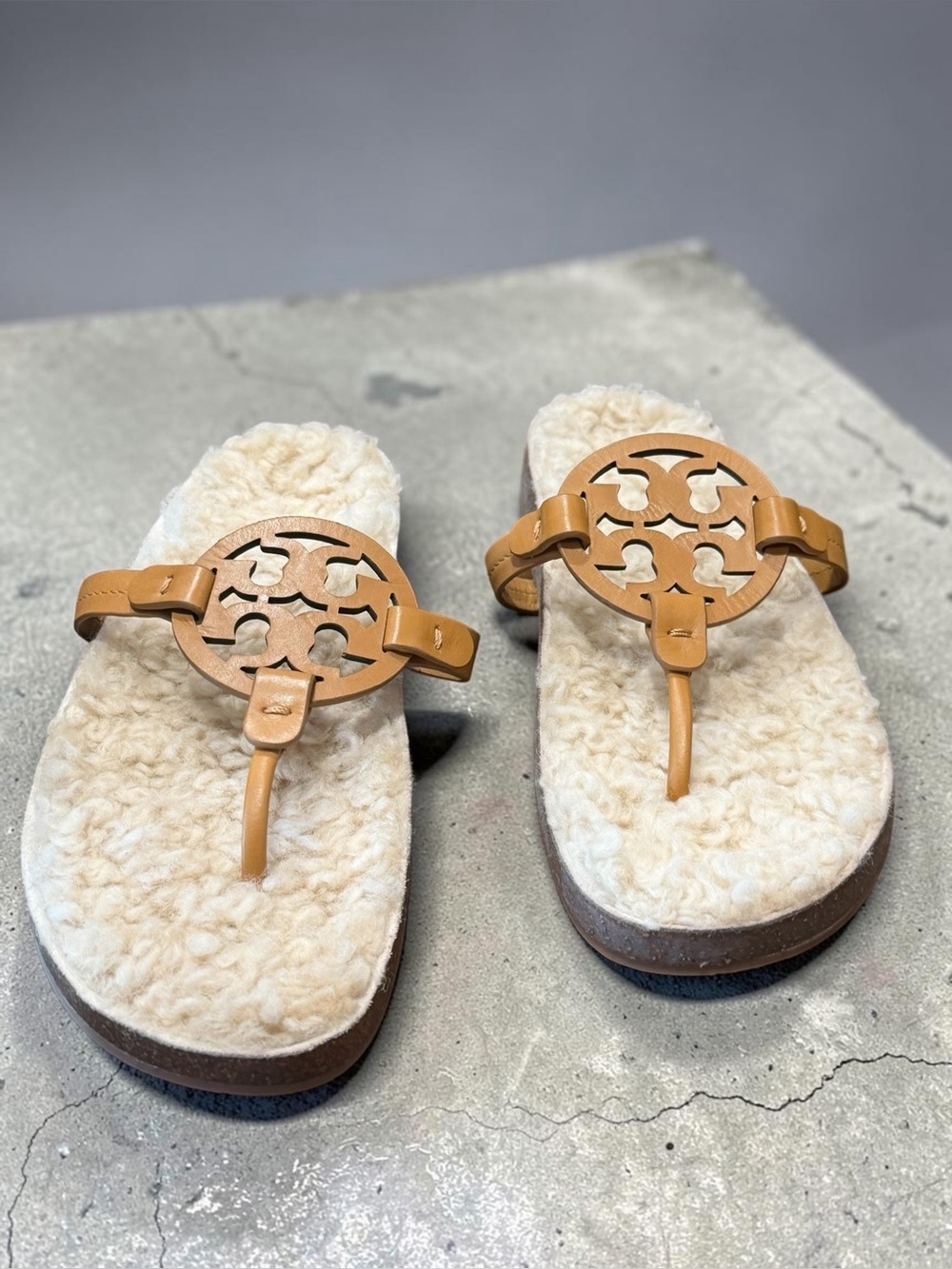 Tory Burch Miller Cloud Shearling Sandals – Size 10½ - Picture 8 of 8